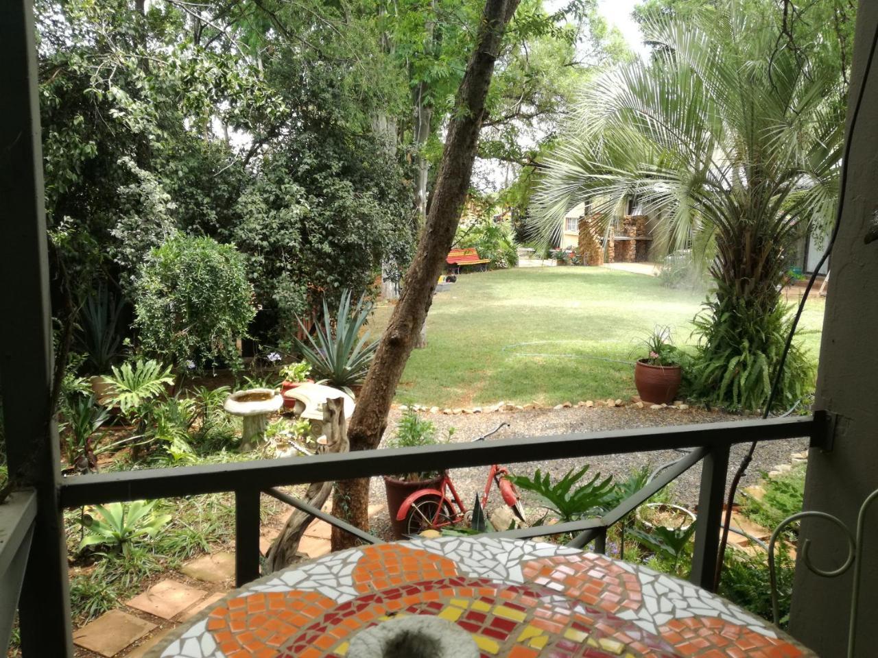 Adam'S Eden Guest House Pretoria-Noord Esterno foto
